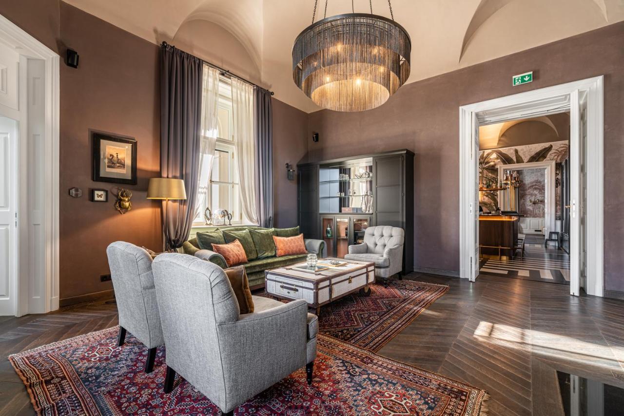 Botaniq Castle Of - Small Luxury Of The World Tura